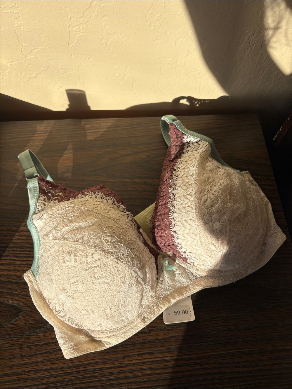Intimissimi Lace Underwire Bra in vanilla with mauve/blue accents